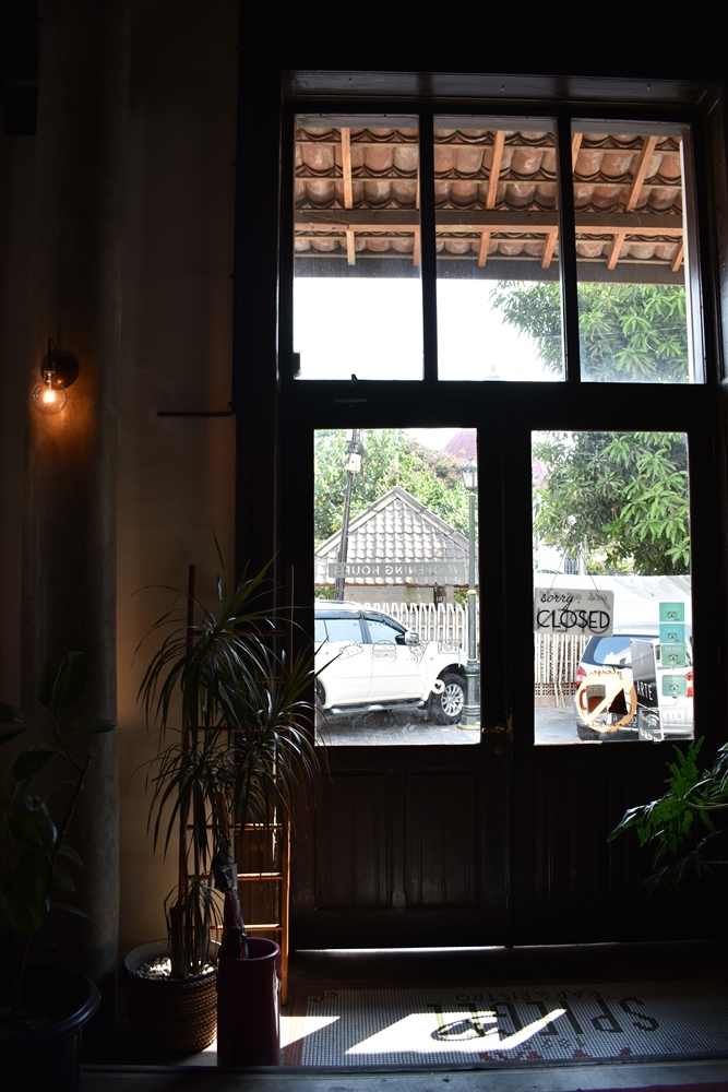 spiegel bar & bistro semarang kota lama cafe