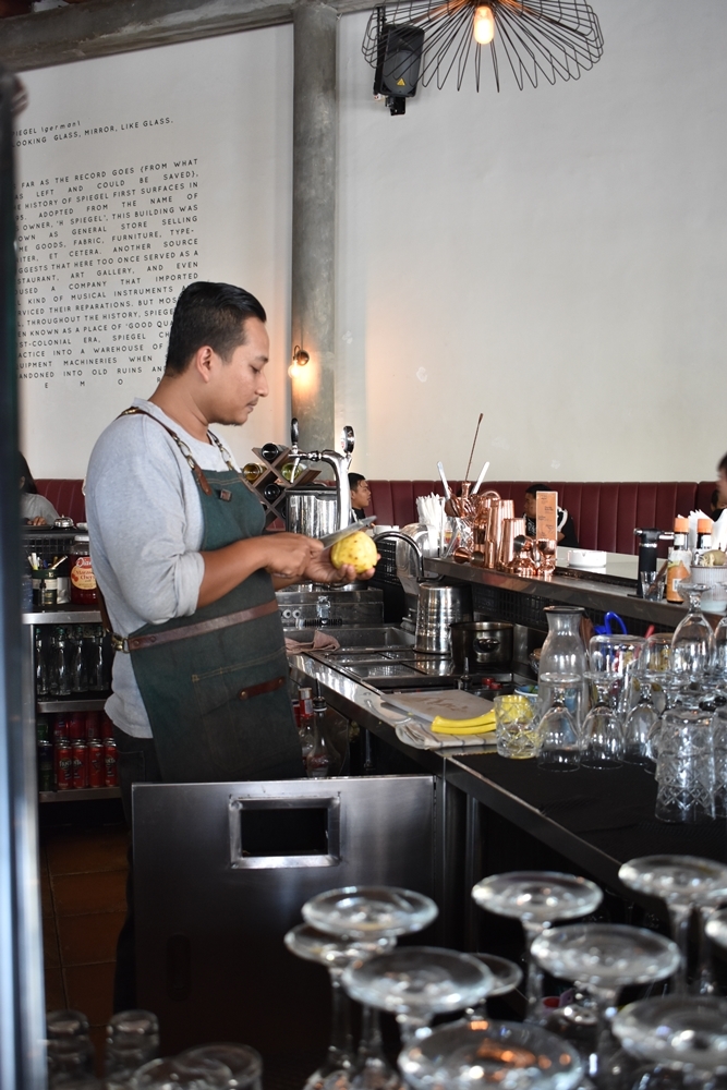 spiegel bar & bistro semarang kota lama cafe