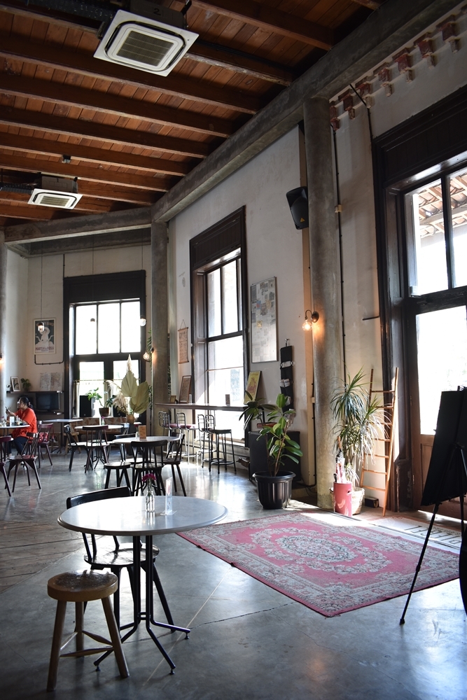 spiegel bar & bistro semarang kota lama cafe