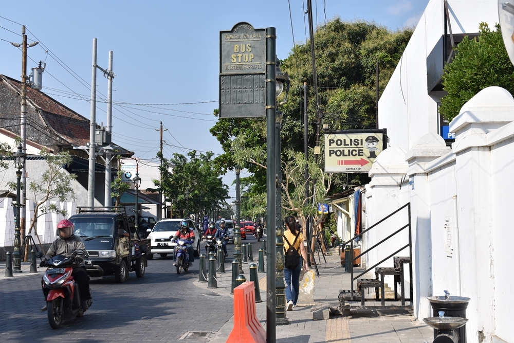 spiegel bar & bistro semarang kota lama cafe